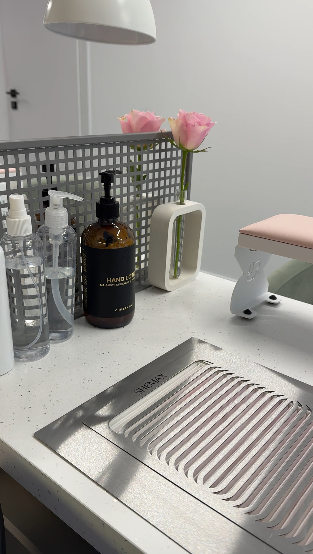 Shemax Style V-Pro, Built-in table